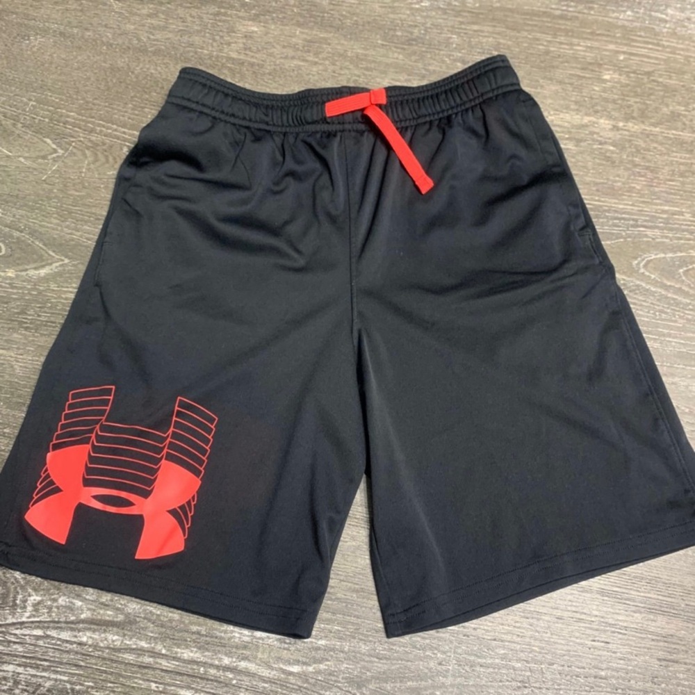 Under Armour Men's Black and Red Shorts